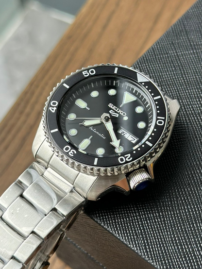 Reloj ЅК 5 Sports negro